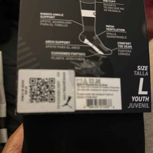 Procat Soccer Socks . Size large Youth . White and black plus Shin Guards - Picture 3 of 5